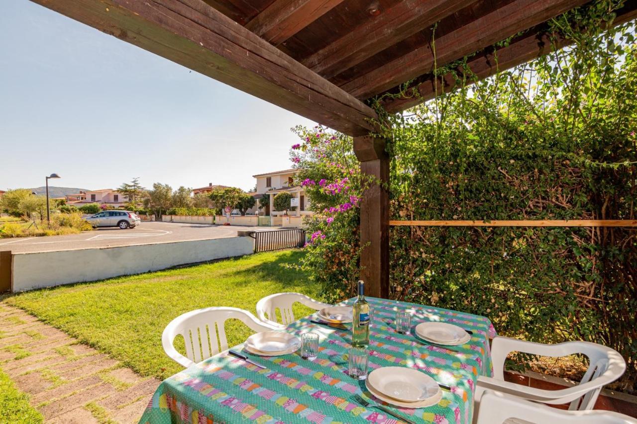 Appartamento Trilocale Le Canne 6 Posti Letto Con Giardino San Teodoro  Bagian luar foto